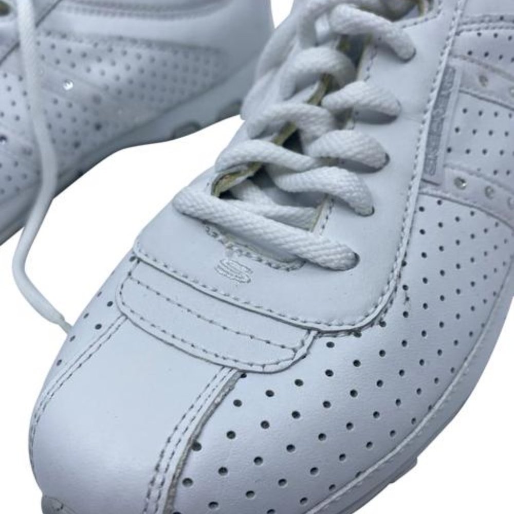 Sketchers White Balance Sneakers Size: US 7.5